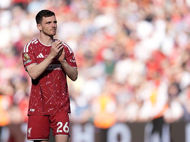 Robertson surprend Guardiola lors de son adieu à Liverpool