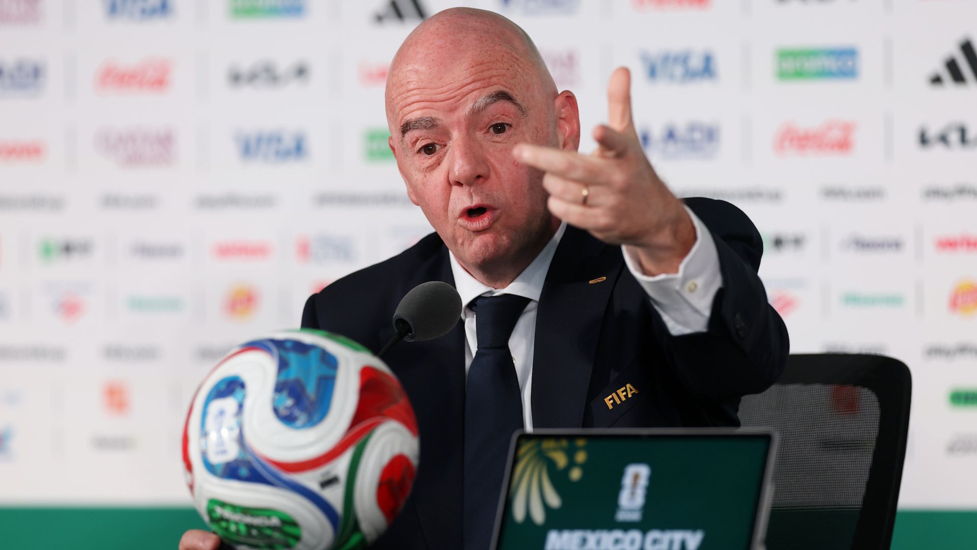 Infantino calme les esprits après le refus de visa d’un arbitre somalien