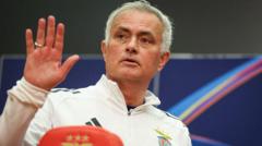 Mourinho officiellement à Madrid après la réélection de Perez