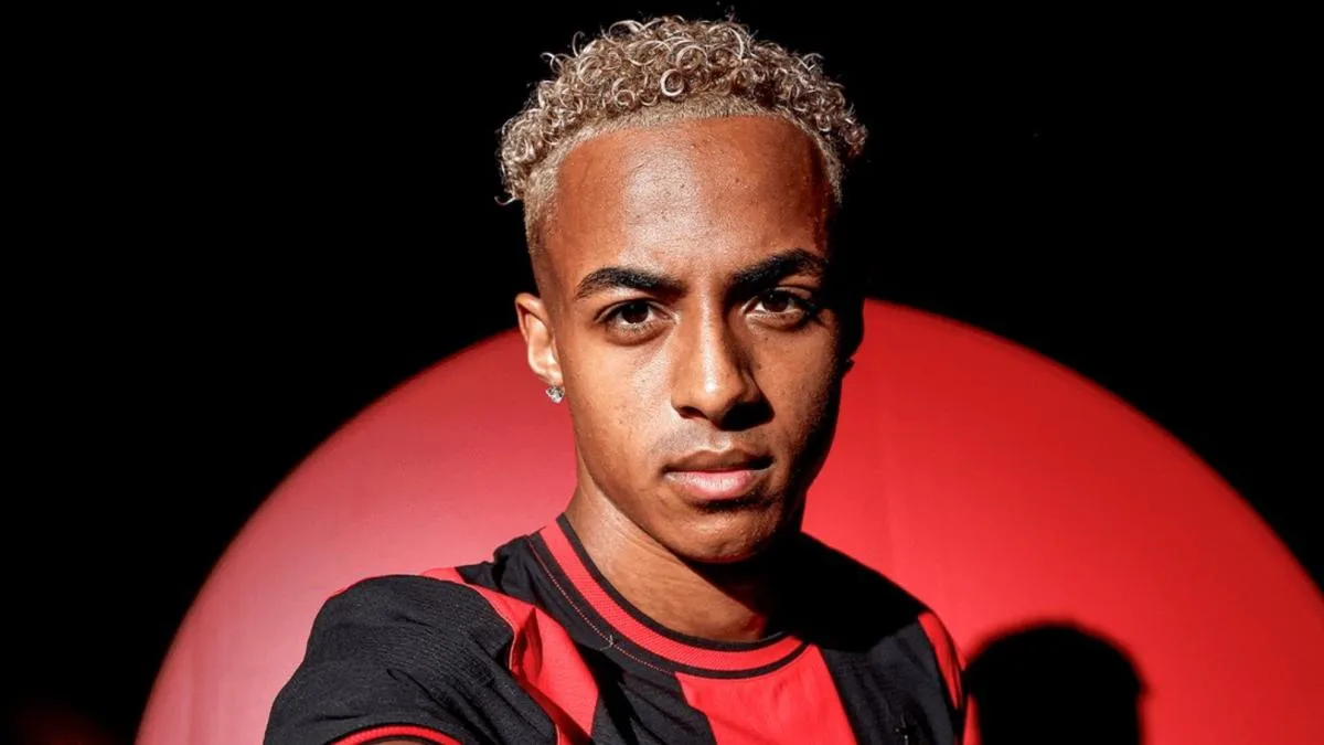 ```html <p>Hutchinson signed by AC Milan until 2027</p> ```