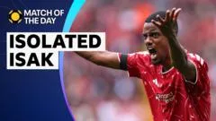 Isak pierde confianza, Liverpool en dificultades