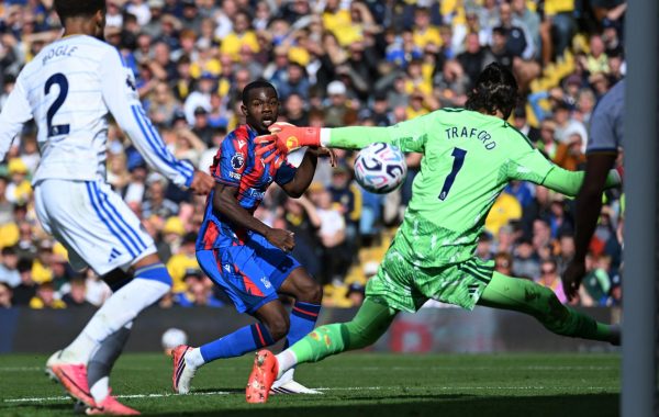 Crystal-Palace-tient-le-deroulement-de-Leeds