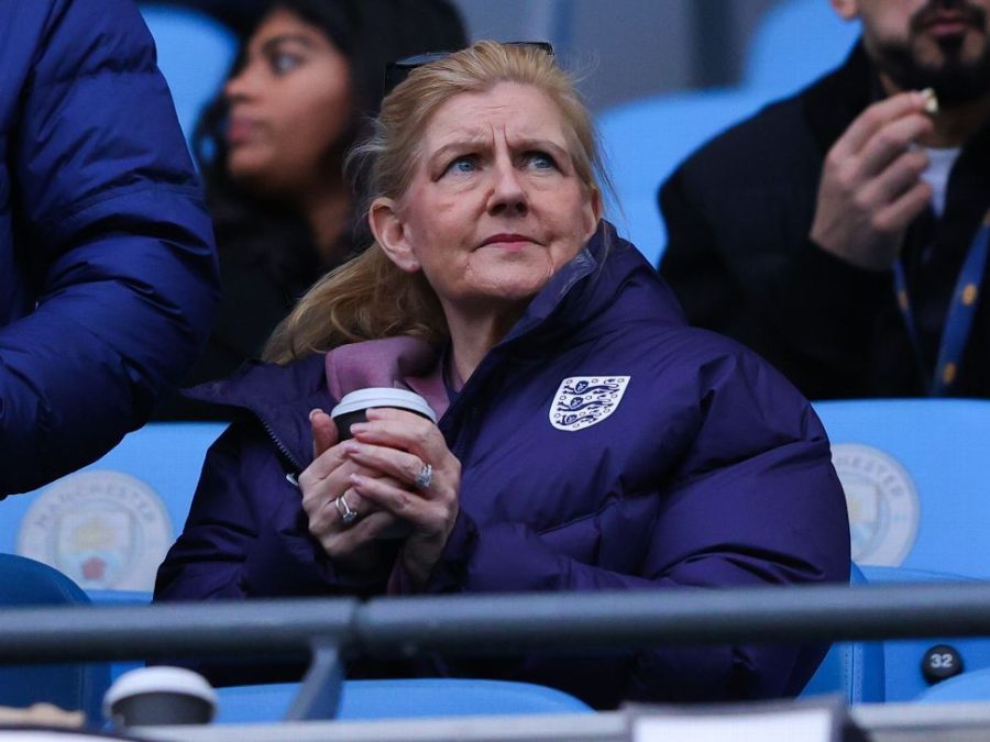 Debbie Hewitt exige des documents sur le plan FIFA
