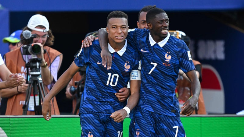 Gianni Infantino célèbre Dembélé et Mbappé au timing surprenant