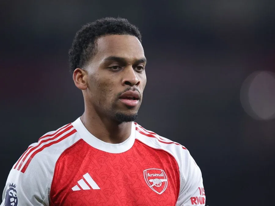 Pourquoi Jurrien Timber ne devrait-il pas encore jouer pour Arsenal ?