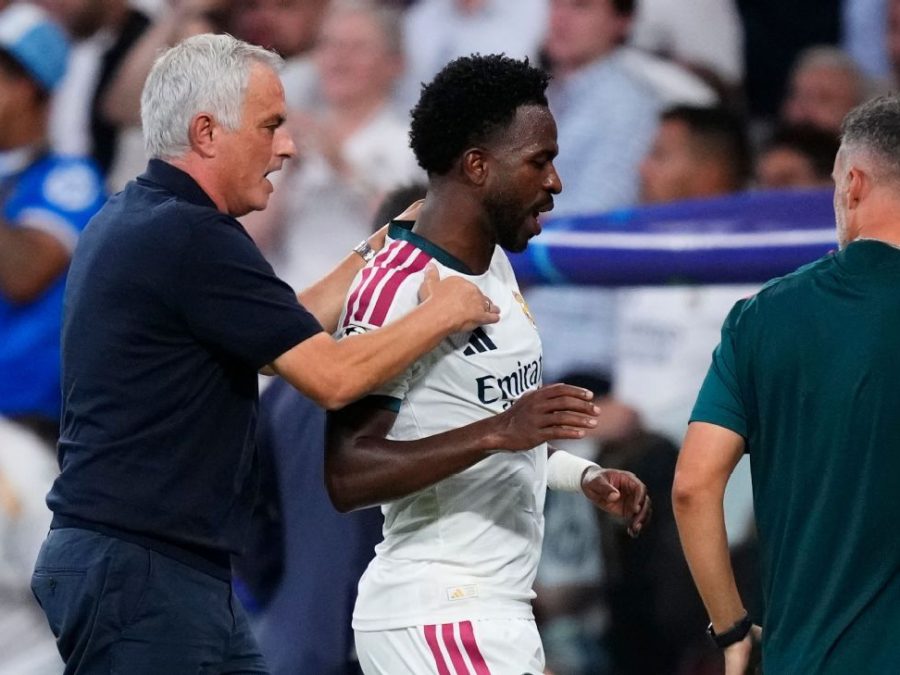 Mourinho défend Vinicius Junior sous les sifflets