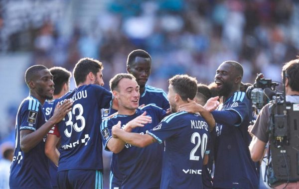Paris FC domine Strasbourg et grimpe à la deuxième place