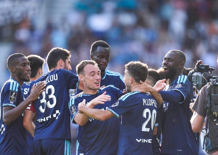 Paris FC domine Strasbourg et grimpe à la deuxième place