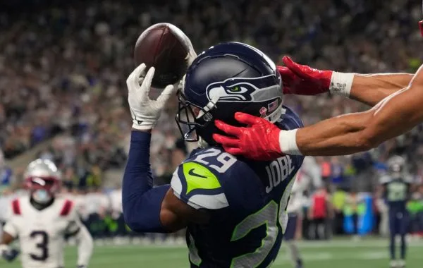 Seattle bat les Patriots malgré un choc en ouverture