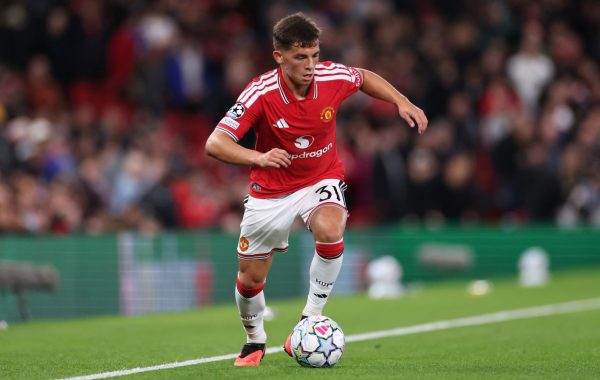 Un jeune prodige de Manchester United répond à JJ Gabriel sur les réseaux