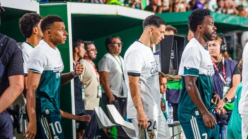 Ultras du Real Madrid exigent des excuses à Mbappé, Vinicius et Konaté