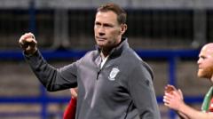 Duncan-Ferguson-debute-en-Irlande-du-Nord-par-un-point-de-poigne