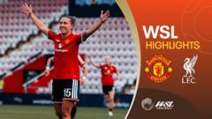 Manchester United bat Liverpool dans un duel historique