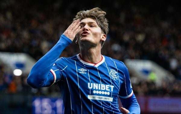 Rangers s&rsquo;impose en or contre Kilmarnock et prend la tête
