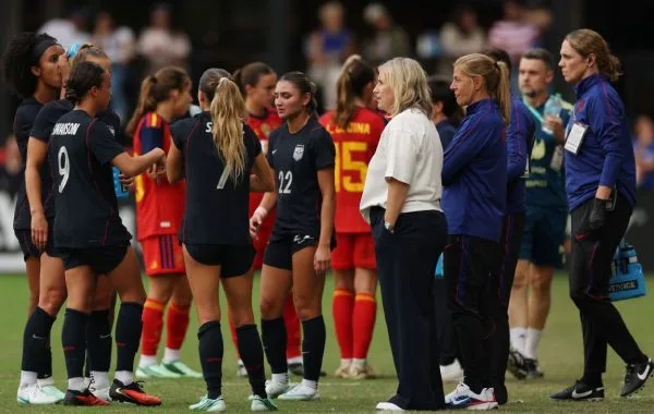 Hayes exige un démarrage fulgurant de l&rsquo;USWNT face à l&rsquo;Espagne